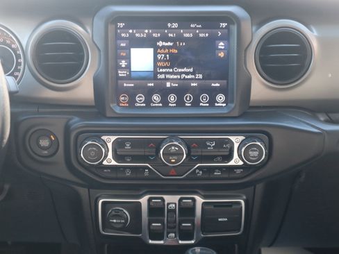 Used 2021 Jeep Gladiator Sport image 15