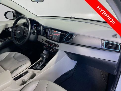 Certified 2017 Kia Niro Touring image 32