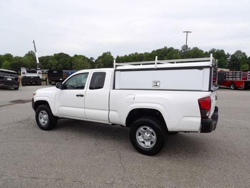 Used 2022 Toyota Tacoma SR RWD image 4