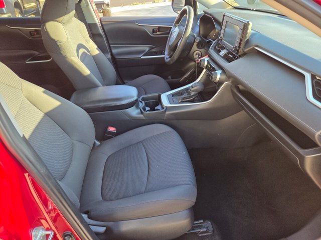 Used 2019 Toyota RAV4 LE w/ Carpet Mat Package FWD image 15