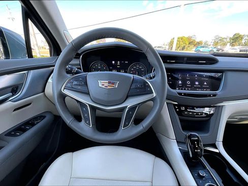 Used 2023 Cadillac XT5 Premium Luxury w/ Technology Package image 6