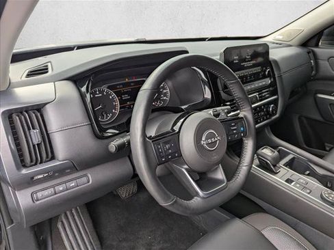 Used 2025 Nissan Pathfinder SL w/ SL Premium Package AWD/4WD image 12