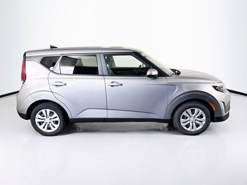 Used 2023 Kia Soul LX FWD image 4
