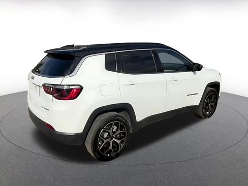 Used 2025 Jeep Compass Limited image 15
