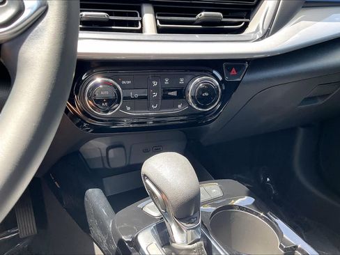 Used 2024 Chevrolet Trax LT w/ Driver Confidence Package FWD image 31
