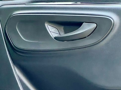 Used 2025 Mercedes-Benz Sprinter 2500 image 40