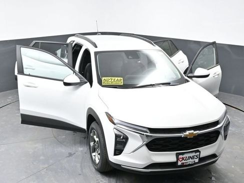 New 2026 Chevrolet Trax LT w/ Driver Confidence Package FWD image 58