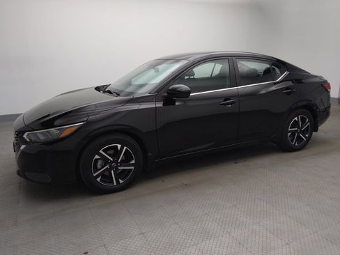Used 2024 Nissan Sentra SV FWD image 2