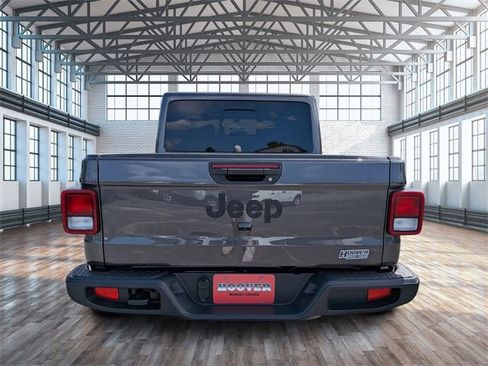 New 2025 Jeep Gladiator Sport image 5