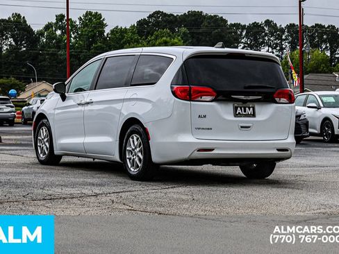 Used 2023 Chrysler Voyager LX FWD image 6