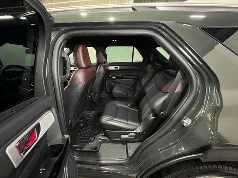 Used 2022 Ford Explorer Platinum w/ Equipment Group 601A image 18