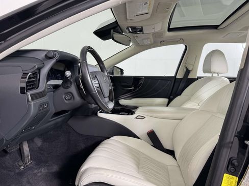 Used 2024 Lexus LS 500 AWD w/ Interior Upgrade Package image 4