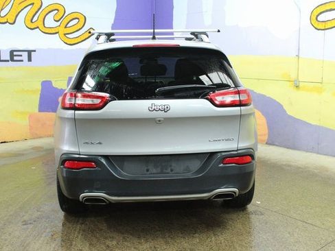 Used 2017 Jeep Cherokee Limited image 7