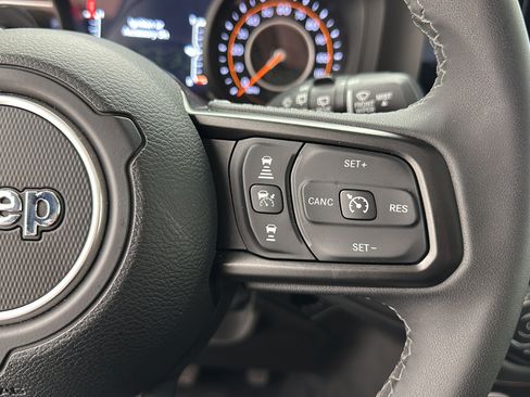 Used 2026 Jeep Wrangler Unlimited Rubicon AWD/4WD image 18