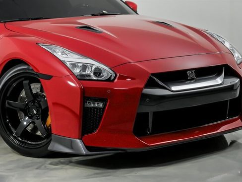 Used 2018 Nissan GT-R Premium AWD/4WD image 3