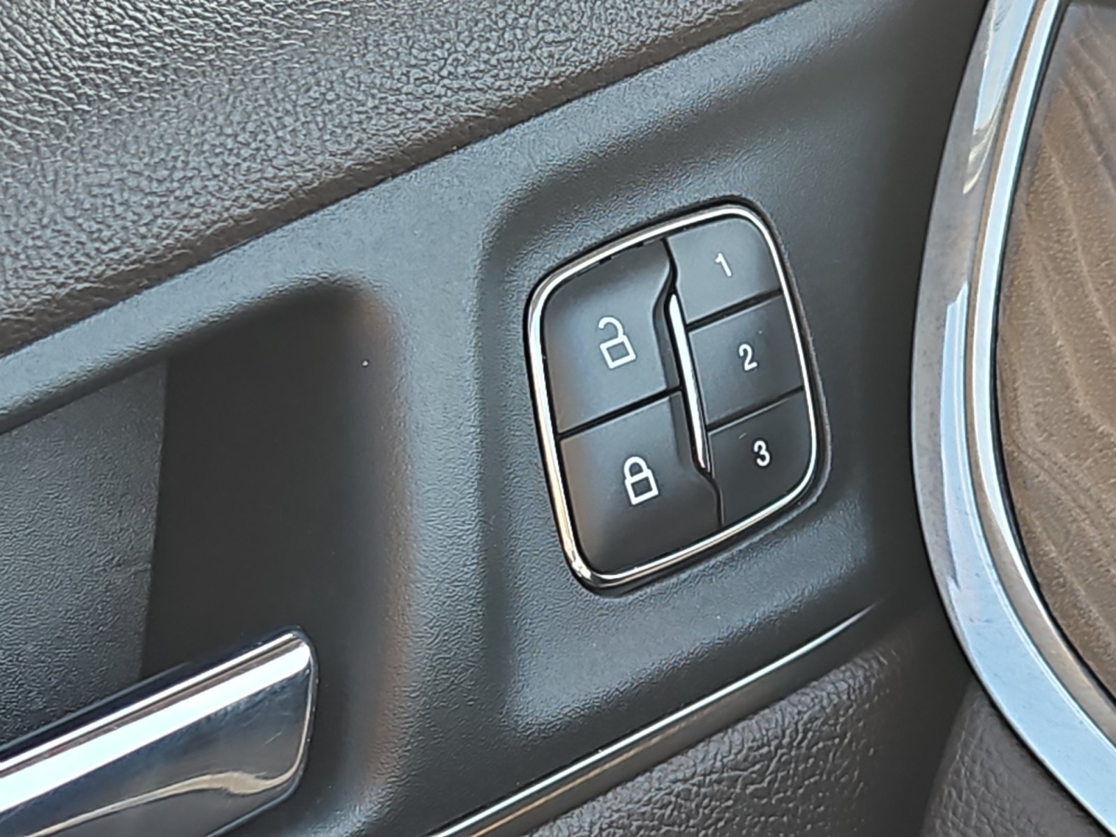 Used 2017 Lincoln MKC Reserve FWD image 16