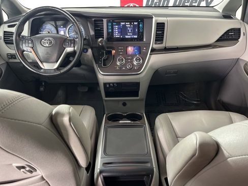 Used 2016 Toyota Sienna XLE image 6