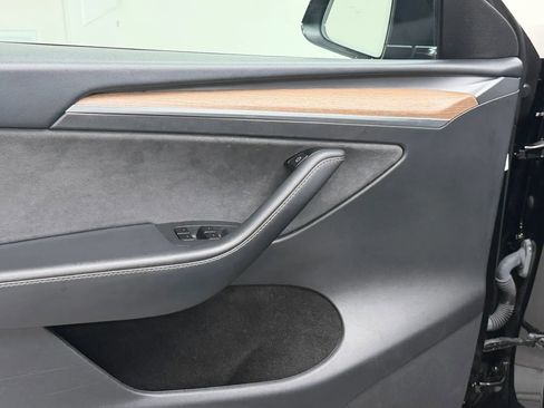 Used 2025 Tesla Model Y Long Range RWD image 18
