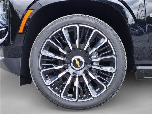 New 2026 Chevrolet Suburban High Country AWD/4WD image 18