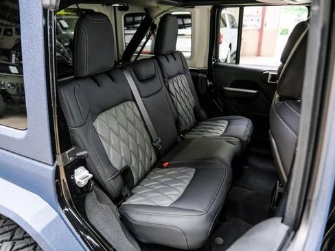 Used 2024 Jeep Wrangler Unlimited Rubicon w/ Technology Group AWD/4WD image 53