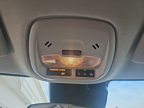 Used 2025 Chevrolet Trax LT w/ LT Convenience Package image 20