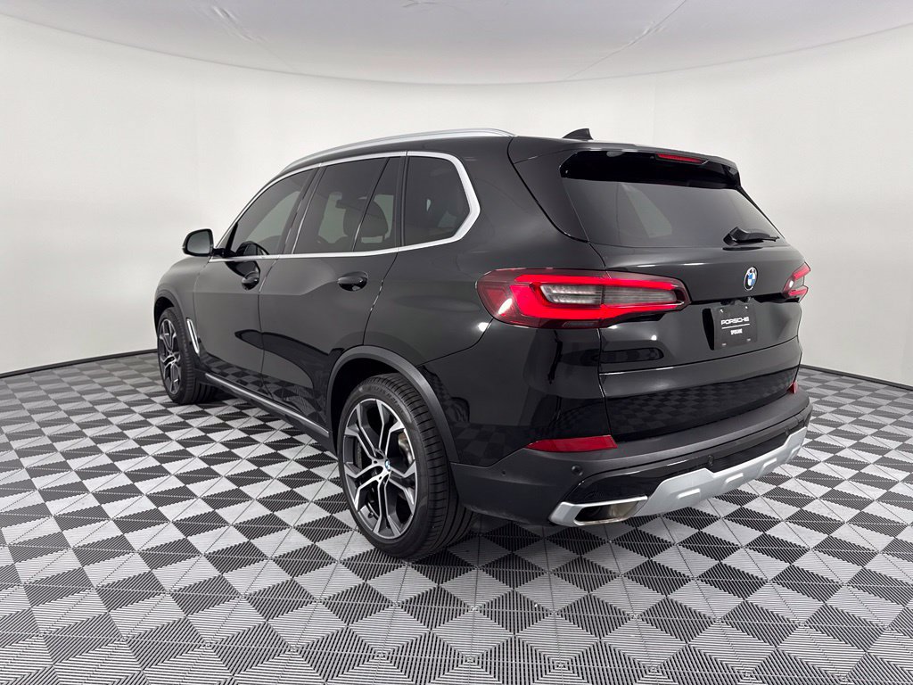 Used 2022 BMW X5 xDrive40i w/ Parking Assistance Package AWD/4WD image 3