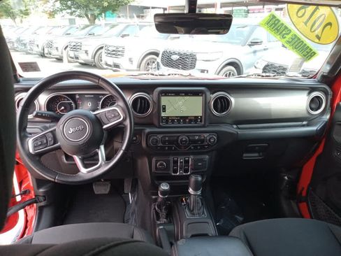 Used 2018 Jeep Wrangler Unlimited Sahara AWD/4WD image 24