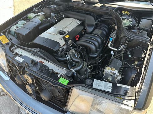 Used 1995 Mercedes-Benz E 320 Convertible image 41