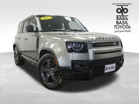 Used 2023 Land Rover Defender 110 X-Dynamic SE image 2