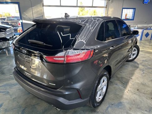 Used 2019 Ford Edge SE FWD image 2