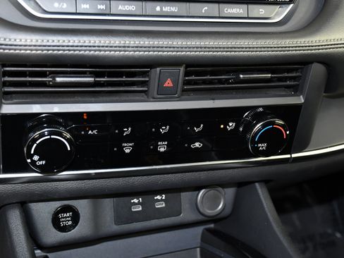 Used 2024 Nissan Rogue S image 29