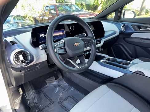 Used 2025 Chevrolet Equinox EV LT image 15