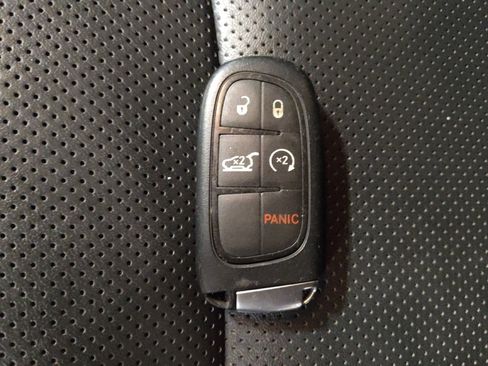 Used 2023 Jeep Cherokee Altitude Lux AWD/4WD image 32