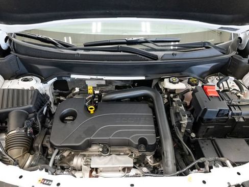 Used 2025 Chevrolet Equinox LT FWD image 4
