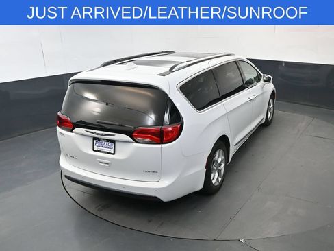 Used 2019 Chrysler Pacifica Limited FWD image 32