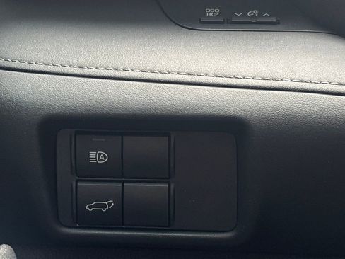 Used 2021 Toyota Highlander XLE image 25