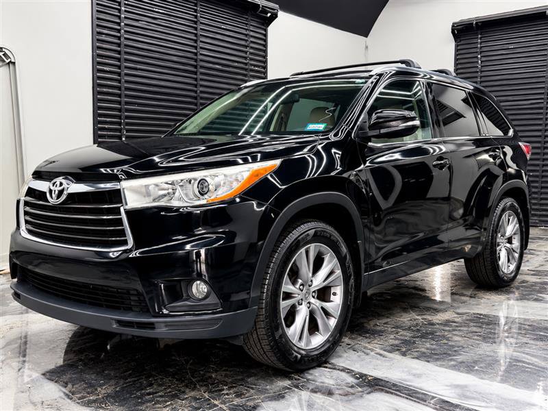 Used 2014 Toyota Highlander XLE AWD/4WD image 3
