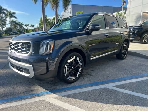Used 2025 Kia Telluride S FWD image 5