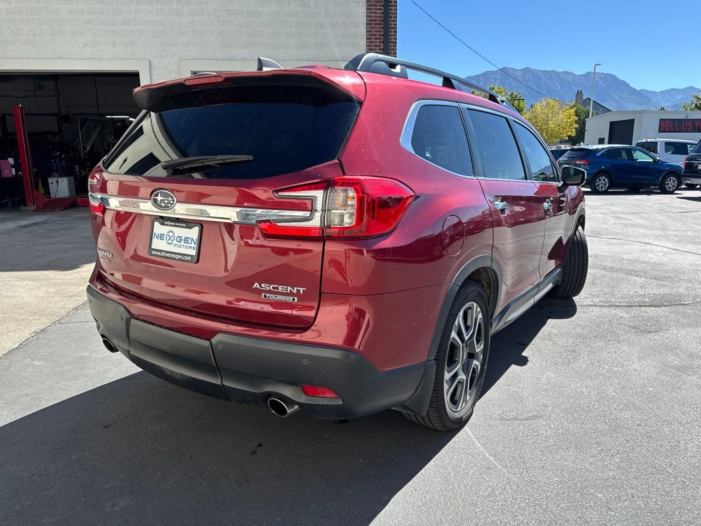 Used 2023 Subaru Ascent Touring AWD/4WD image 8