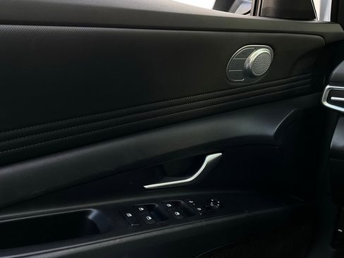 Used 2025 Hyundai Elantra Limited image 22