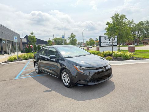 Used 2021 Toyota Corolla LE FWD image 3