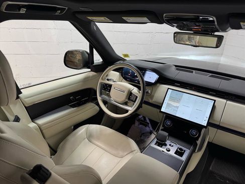 Used 2023 Land Rover Range Rover Long Wheelbase SE image 35
