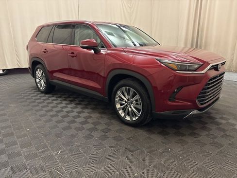 Used 2024 Toyota Grand Highlander Platinum image 3