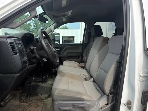 Used 2019 Chevrolet Silverado 2500 W/T AWD/4WD image 2