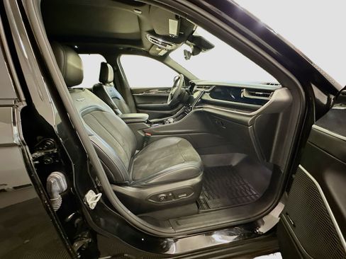 Used 2022 Jeep Grand Cherokee Trailhawk w/ Luxury Tech Group III image 33