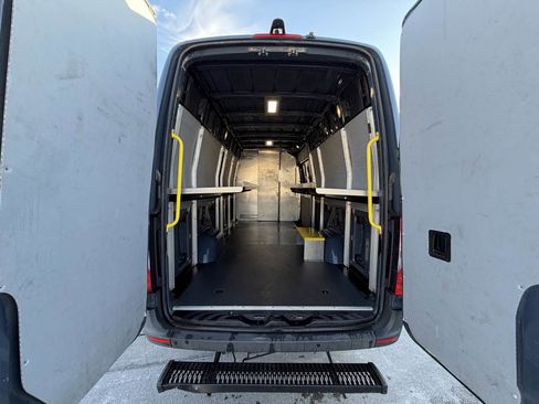 Used 2019 Mercedes-Benz Sprinter 170 image 16