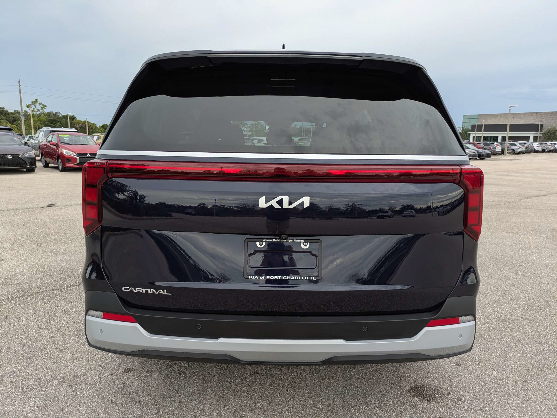 Certified 2026 Kia Carnival EX FWD image 5