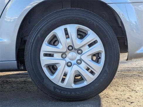 Used 2020 Dodge Grand Caravan SE image 12