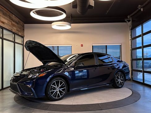 Used 2022 Toyota Camry SE image 25