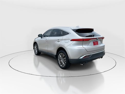 Used 2021 Toyota Venza Limited image 6